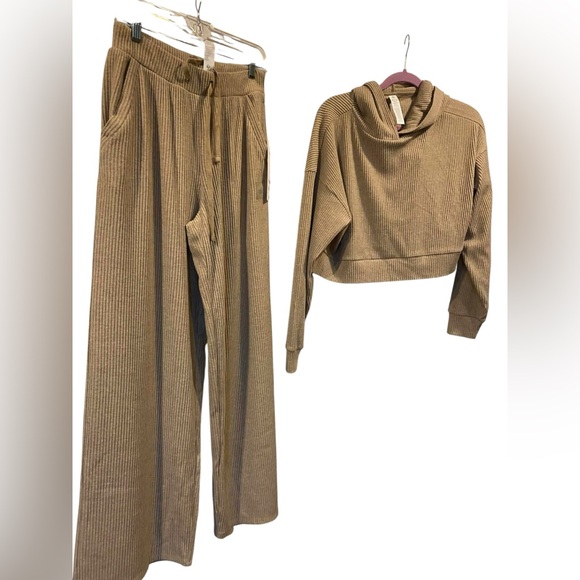 ALO Yoga Pants - NWT Alo Yoga muse wideleg and hoodie set GRAVEL HEATHER Size S